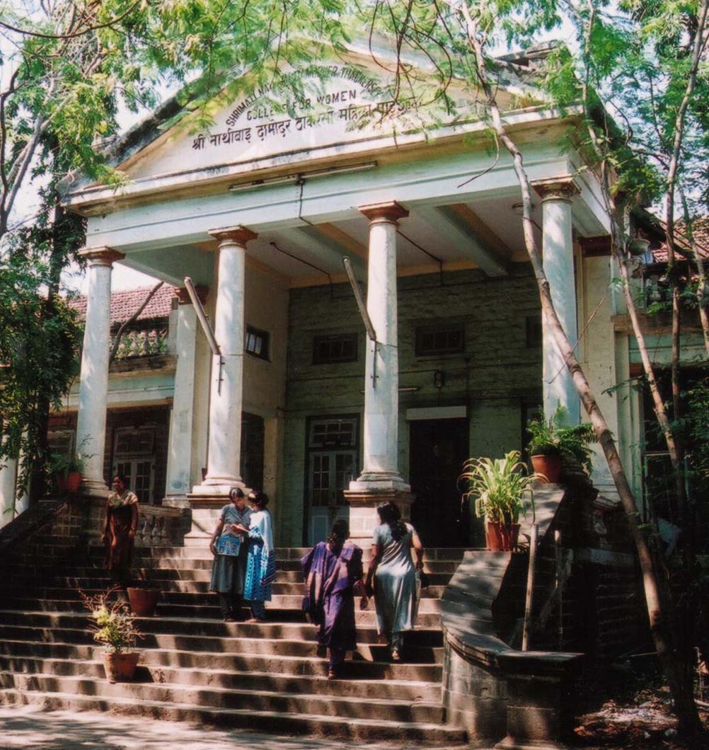SNDT College campus